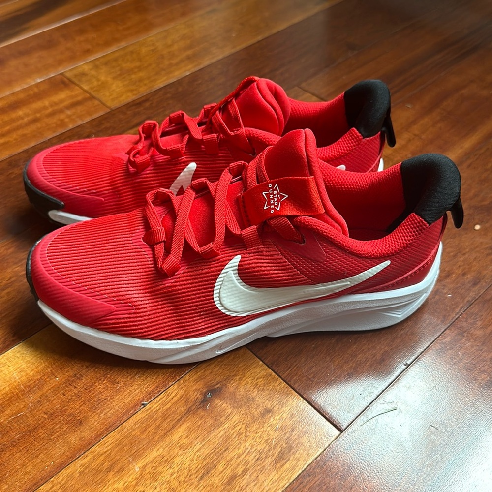 Nike Star Runner size 3